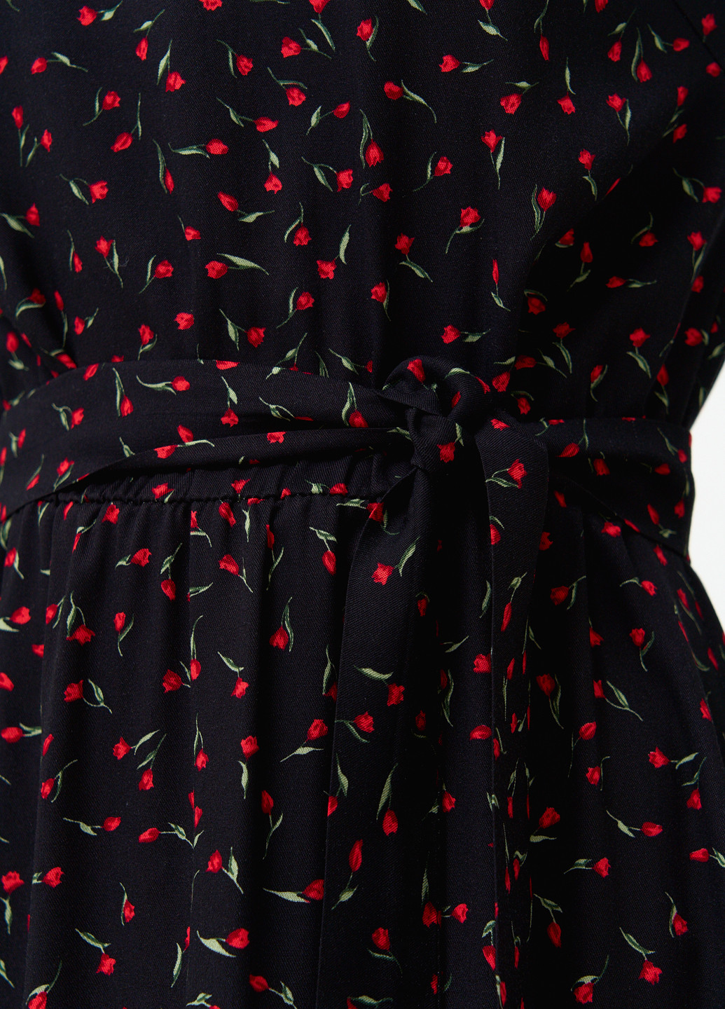 Чорна кежуал сукня міді з оборкою і з довгим рукавом KASTA design з квітковим принтом