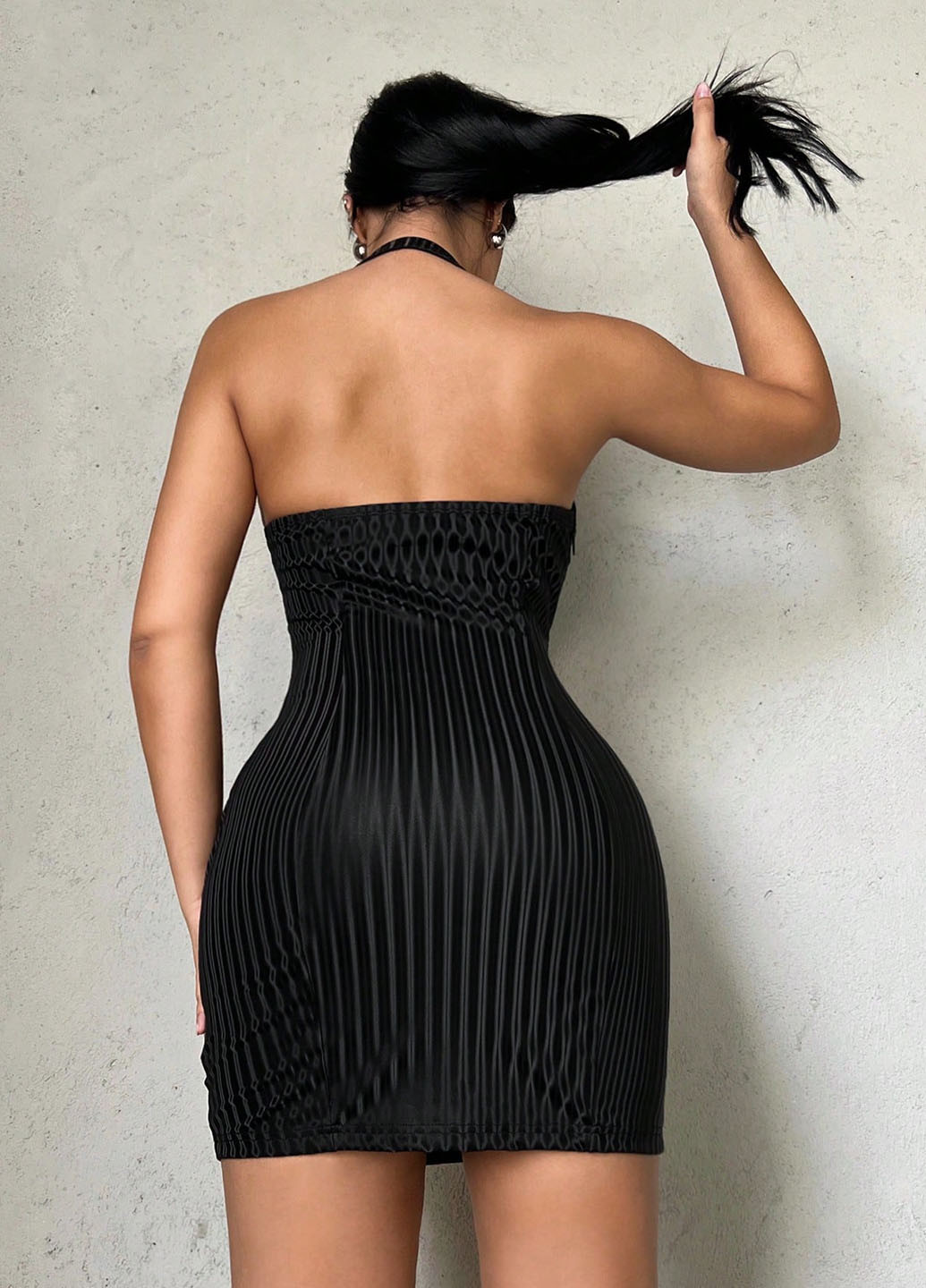 Чорна кежуал сукня з відкритою спиною SHEIN однотонна