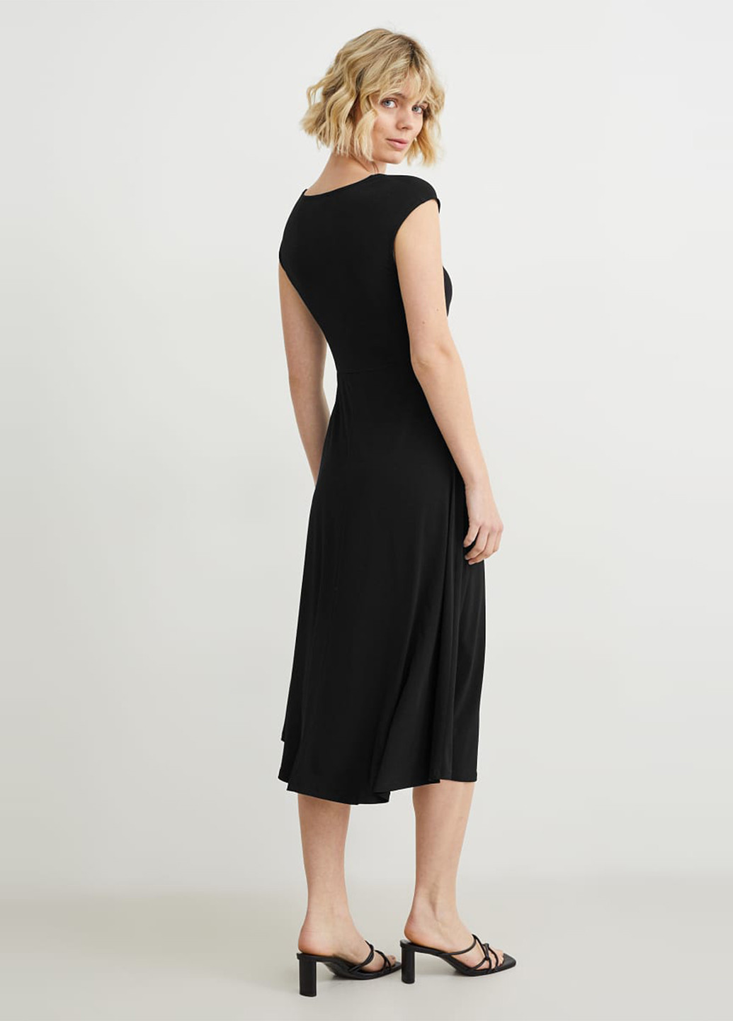 Черное кэжуал платье C&A однотонное