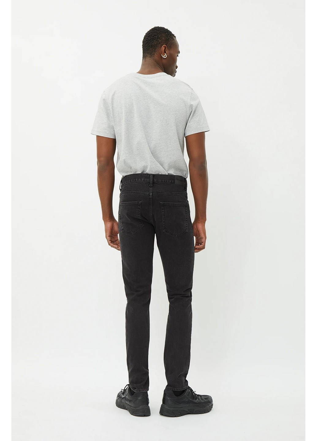 Темно-серые демисезонные джинсы Weekday