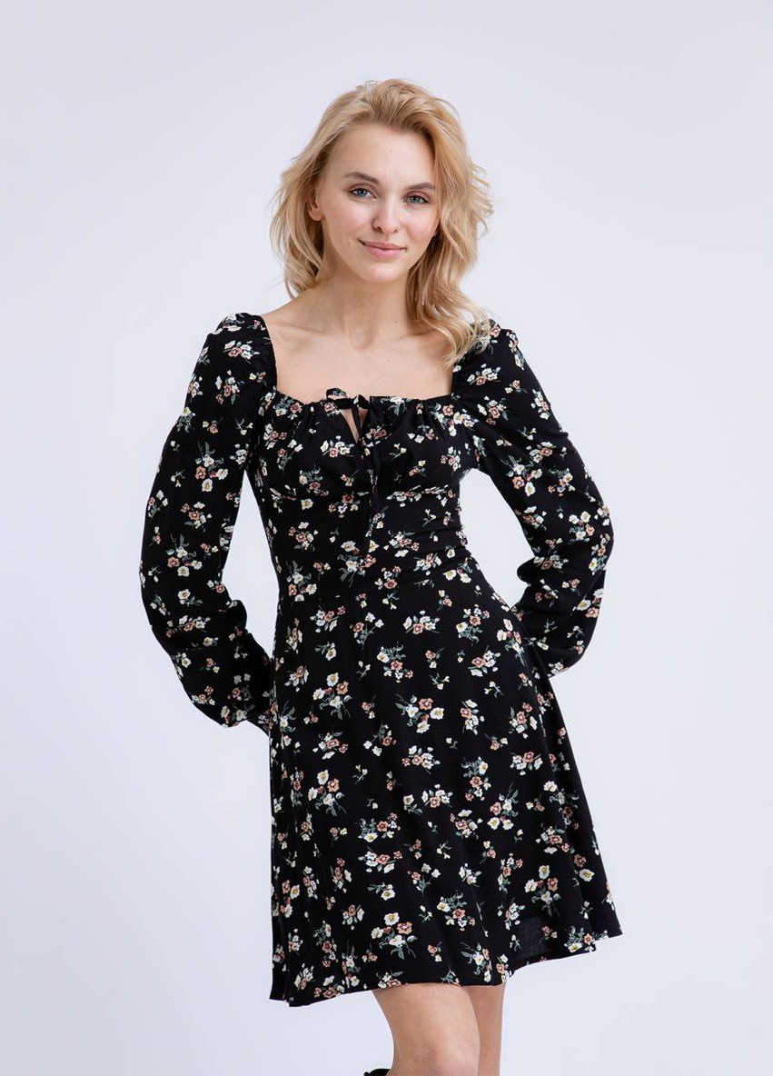 Черное кэжуал платье в цветочный принт romashka Ромашка с цветочным принтом