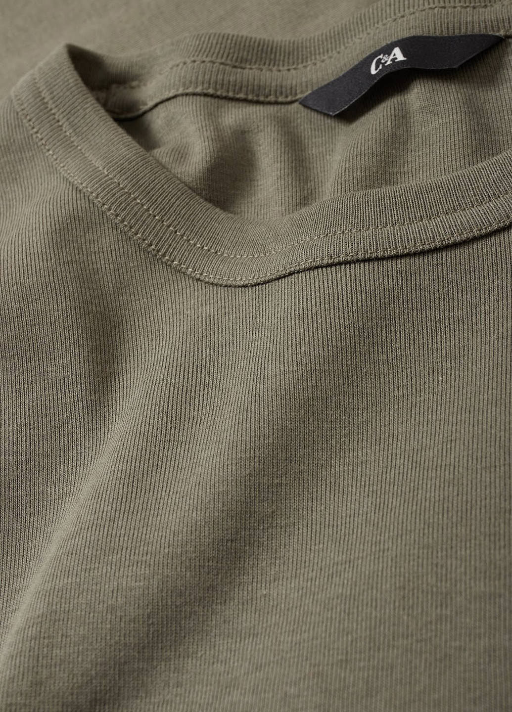 Хаки (оливковая) футболка C&A