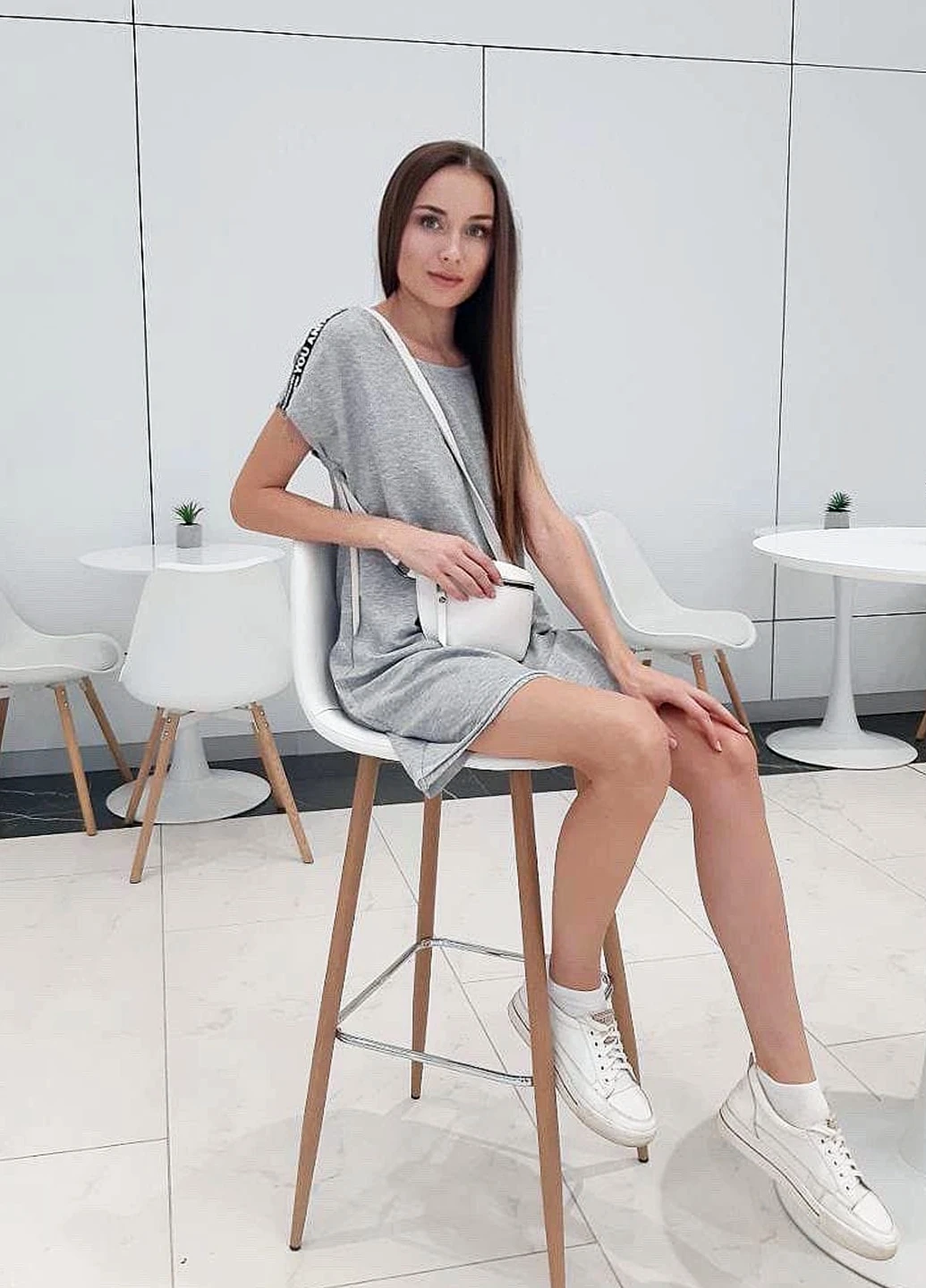 Світло-сіра спортивна плаття-сукня "sporty" сіре сукня-футболка InRed однотонна