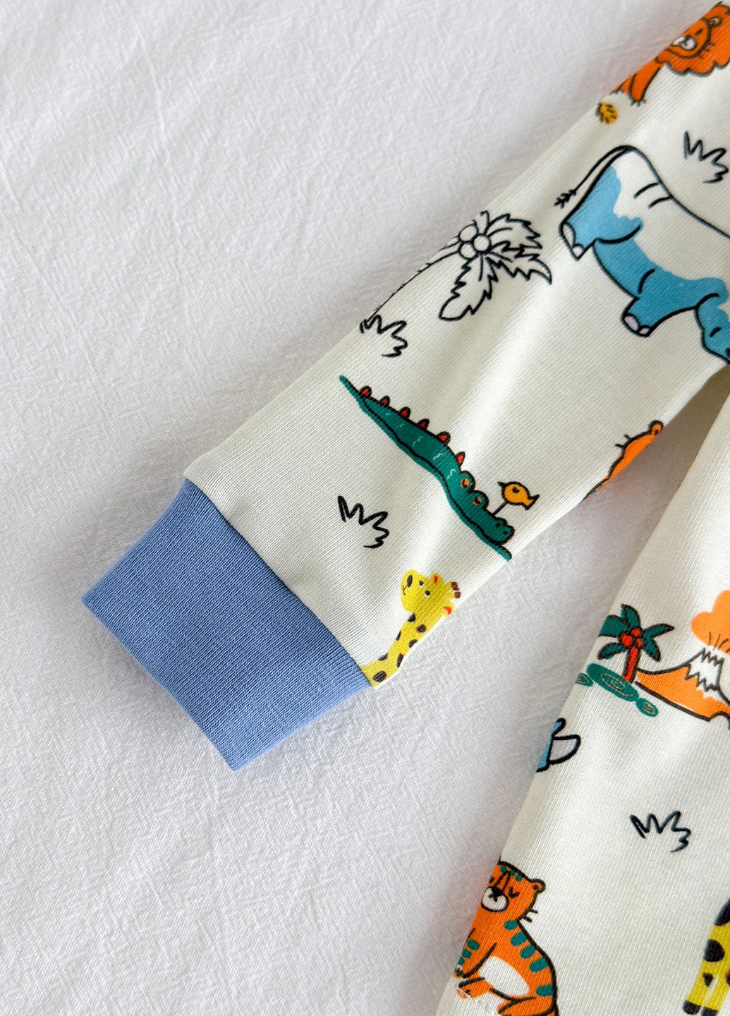 Комбинированная всесезон пижама (лонгслив, брюки) лонгслив + брюки SHEIN