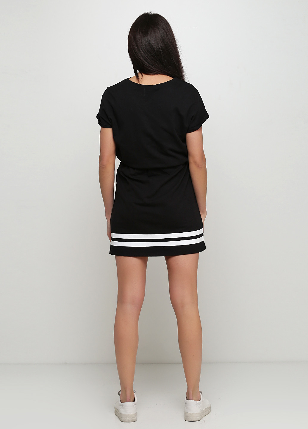 Черное кэжуал платье короткое H&M с надписью