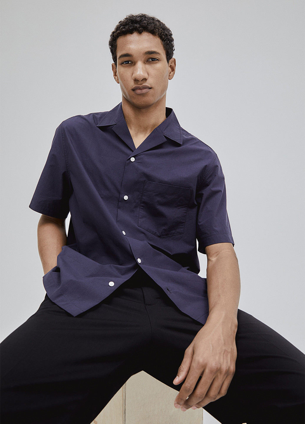 Темно-синяя кэжуал рубашка однотонная H&M