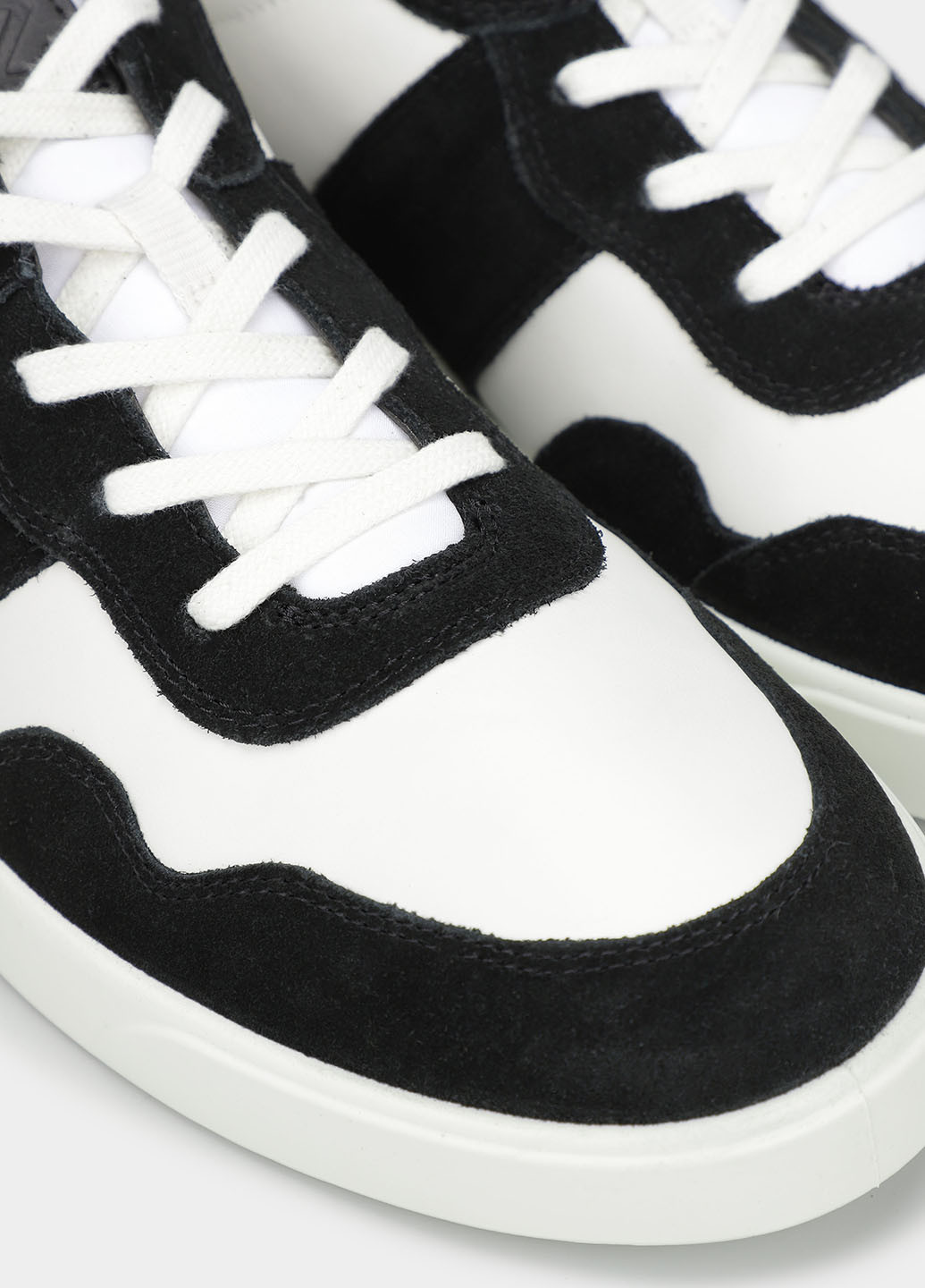 Чорно-білі кеди Ecco