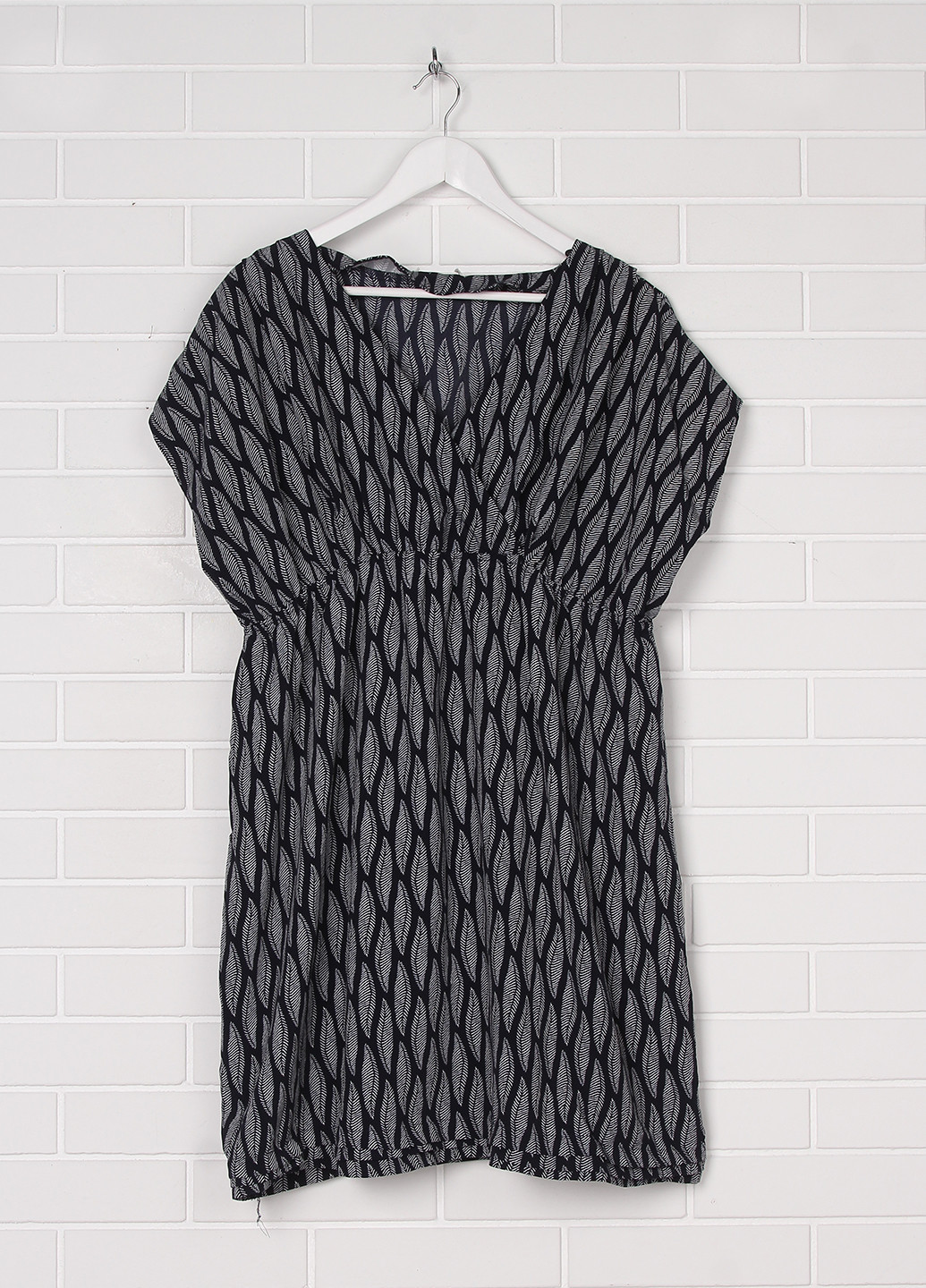 Грифельно-серое кэжуал платье H&M с геометрическим узором