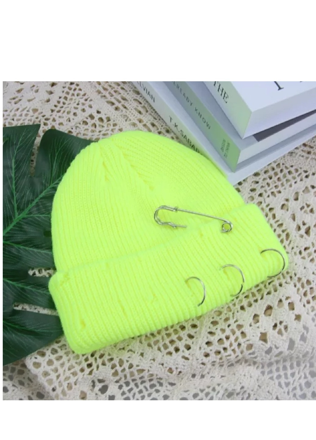 Шапка мини-бини рваная WUKE с булавкой и кольцами One size Лимонный Brend шапка міні-біні (254885595)