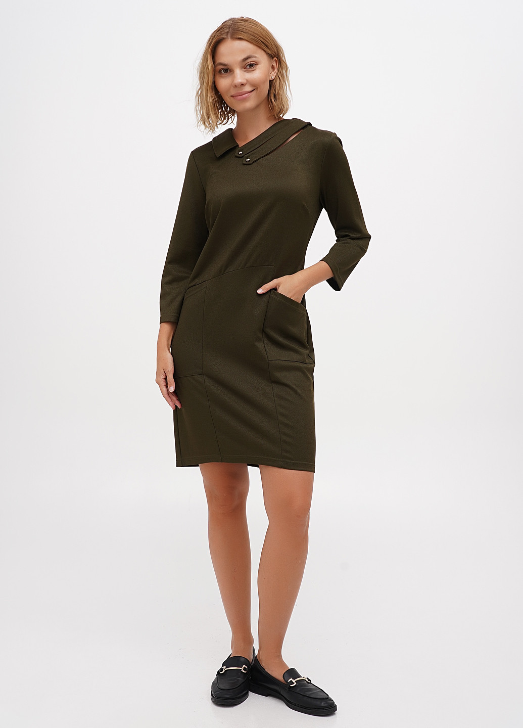 Оливковое (хаки) кэжуал платье Sassofono однотонное