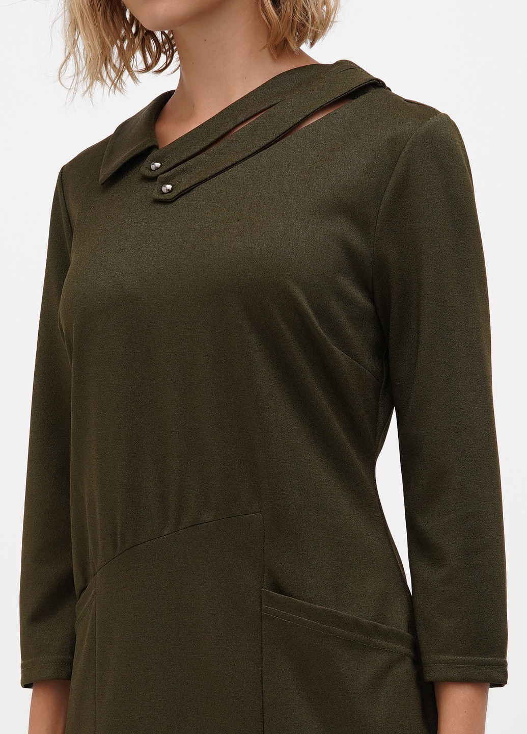 Оливковое (хаки) кэжуал платье Sassofono однотонное