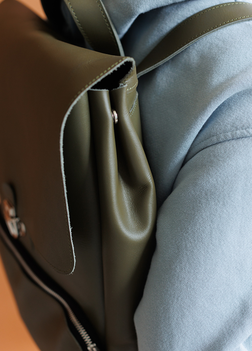 Жіночий рюкзак ручної роботи з натуральної шкіри з легким глянцевим ефектом бордового кольору Boorbon (253702465)