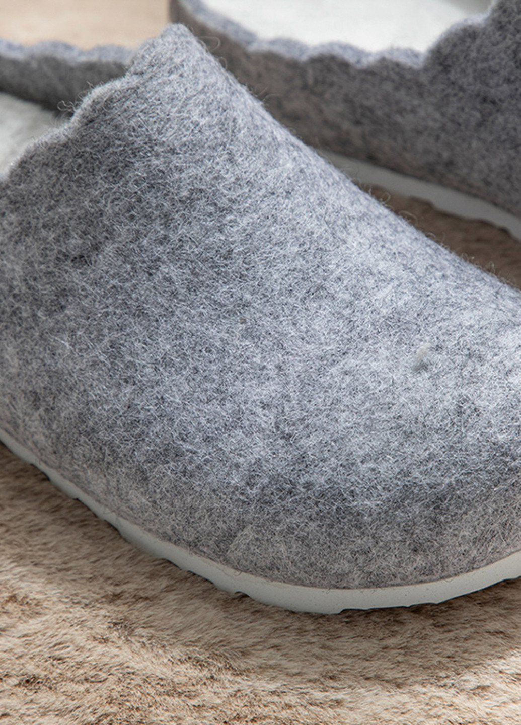 Серые тапочки English Home фестоны