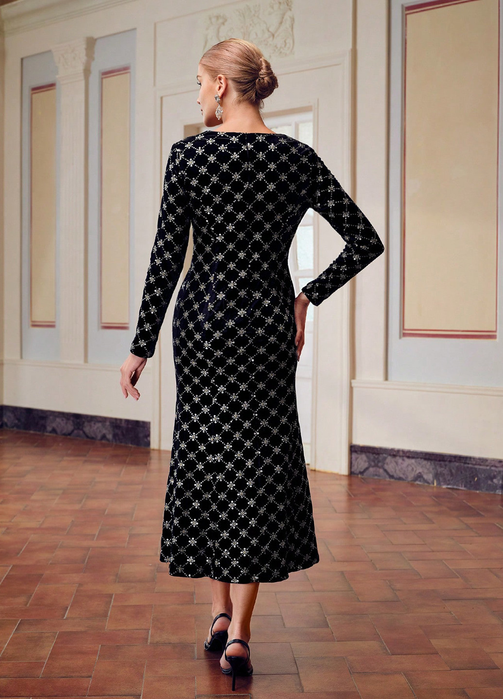 Черное вечернее платье в стиле ампир, годе SHEIN с орнаментом