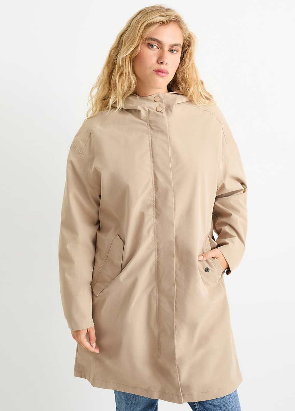 Бежева демісезонна куртка C&A
