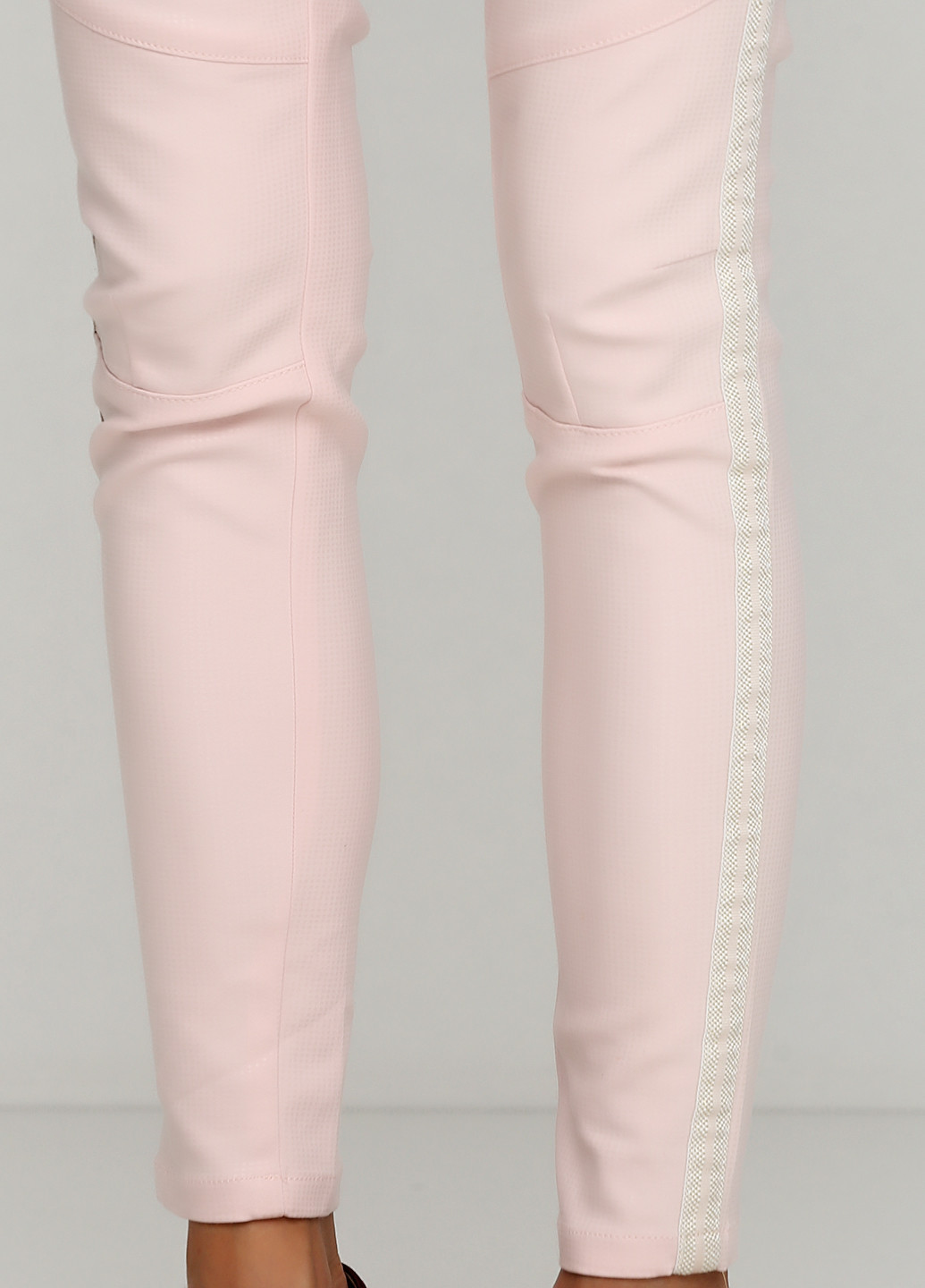 Бледно-розовые кэжуал демисезонные зауженные брюки Pieszak