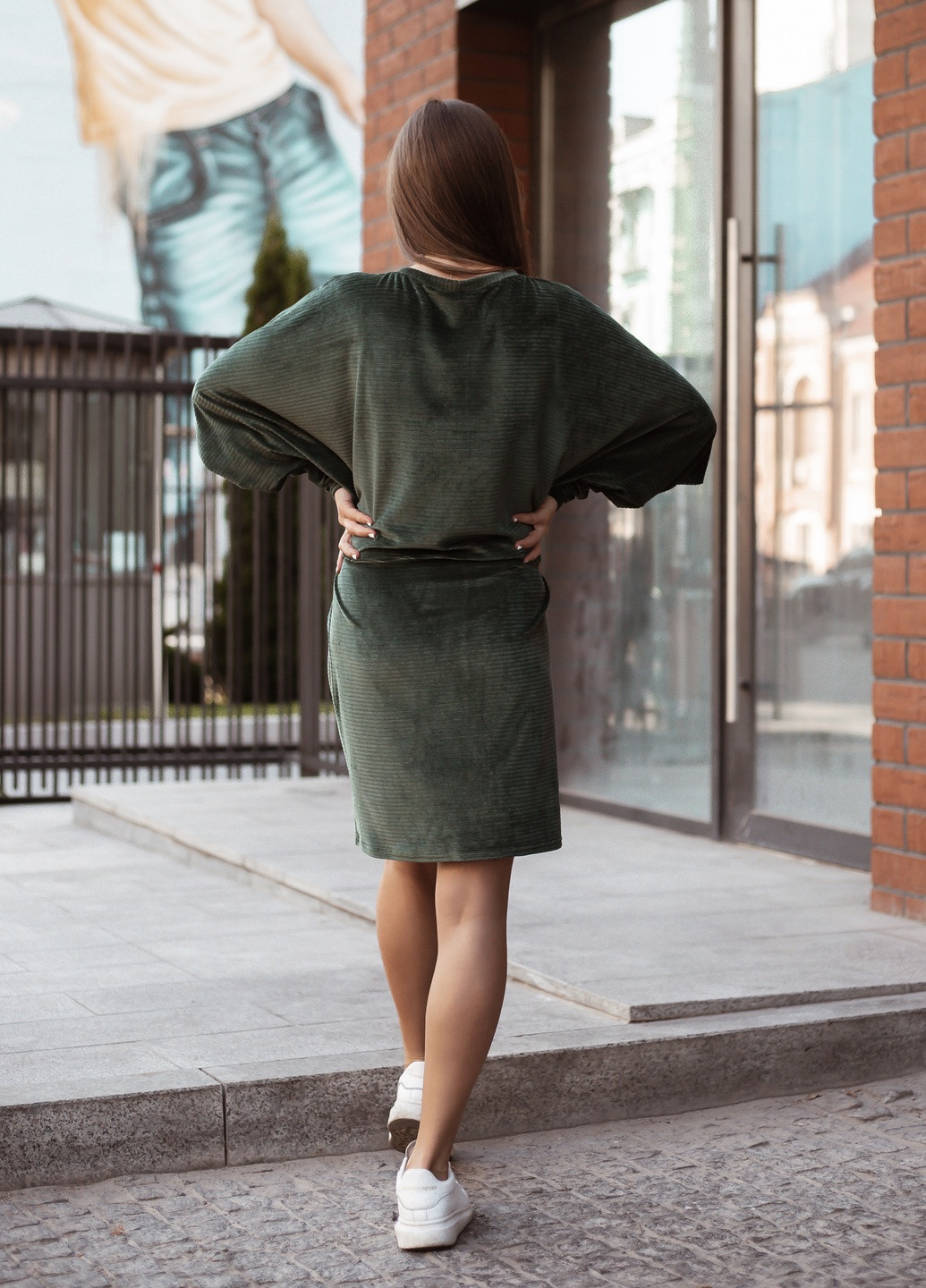 Зелена кежуал сукня з велюру в смужку футляр INNOE в смужку