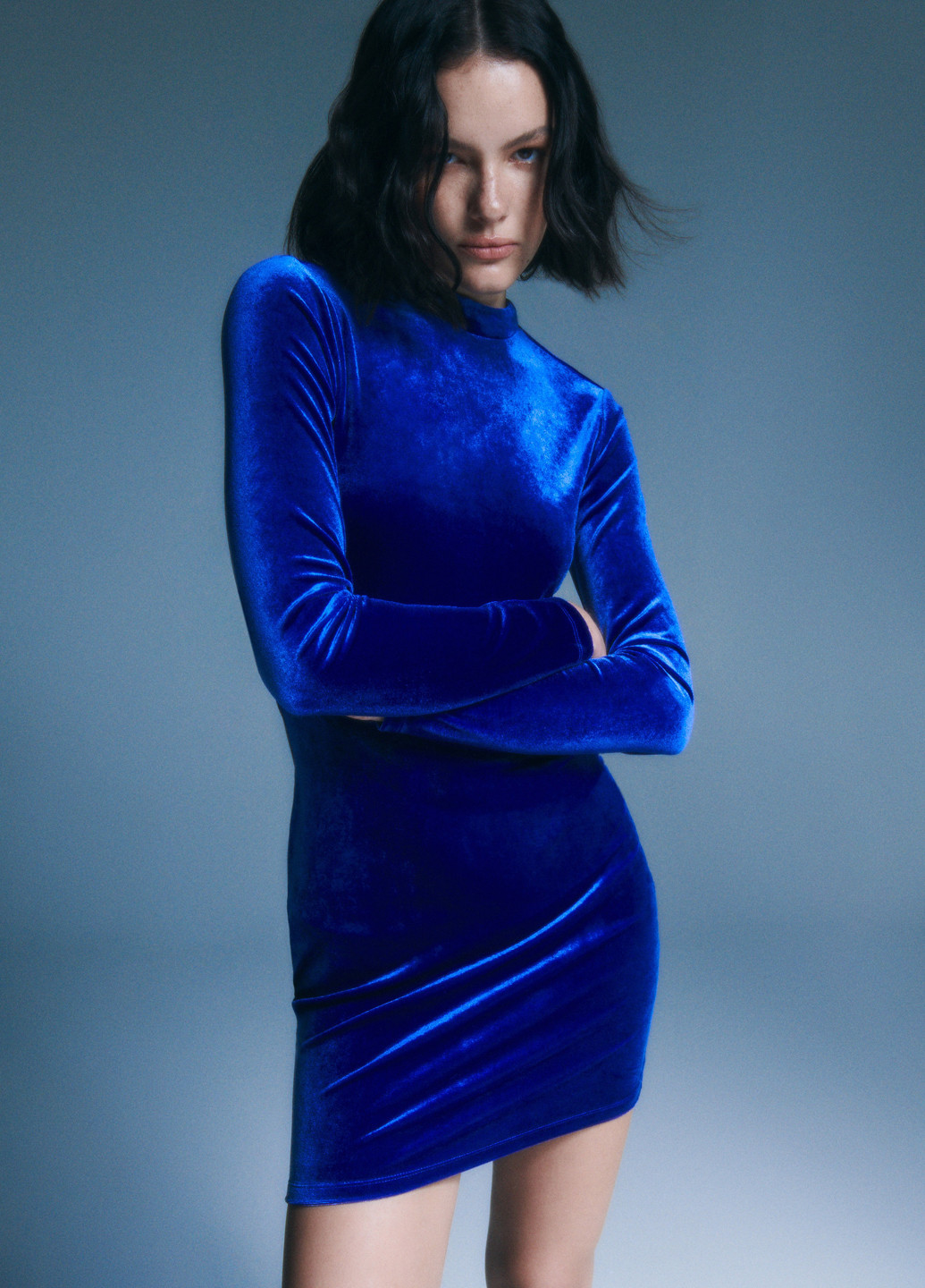 Синее вечернее платье с открытой спиной Reserved однотонное
