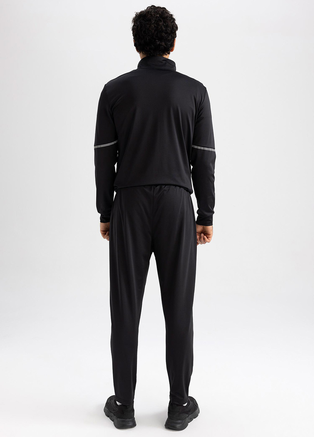 Черные спортивные демисезонные прямые брюки DeFacto