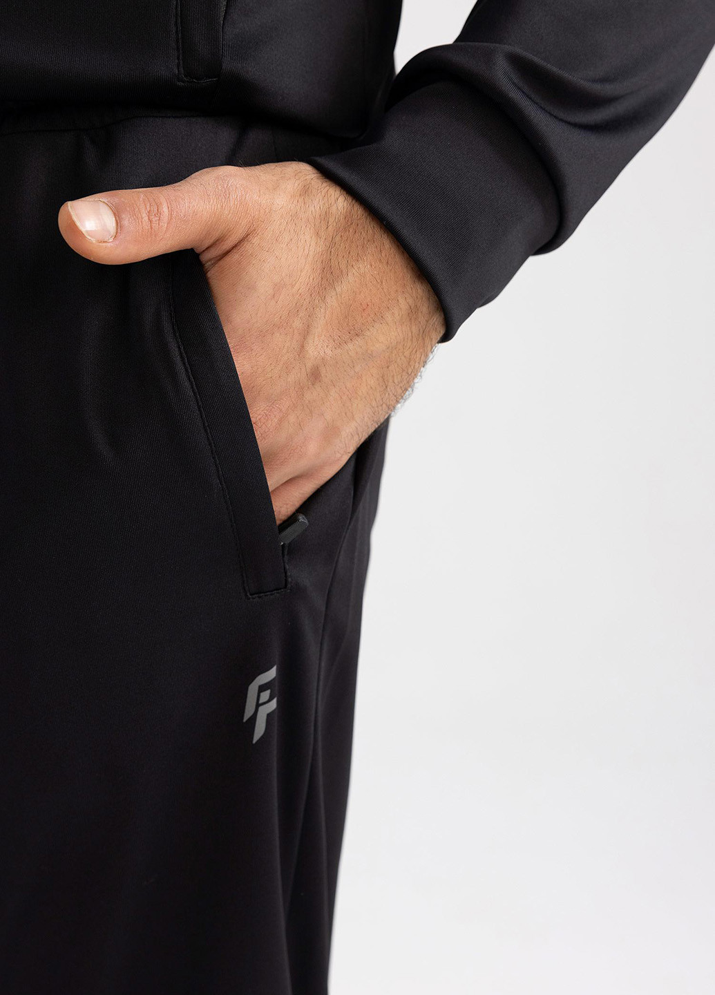 Черные спортивные демисезонные прямые брюки DeFacto