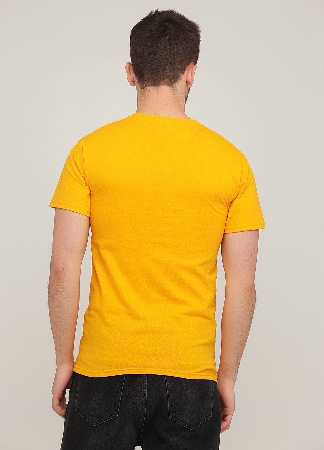 Желтая футболка Hanes