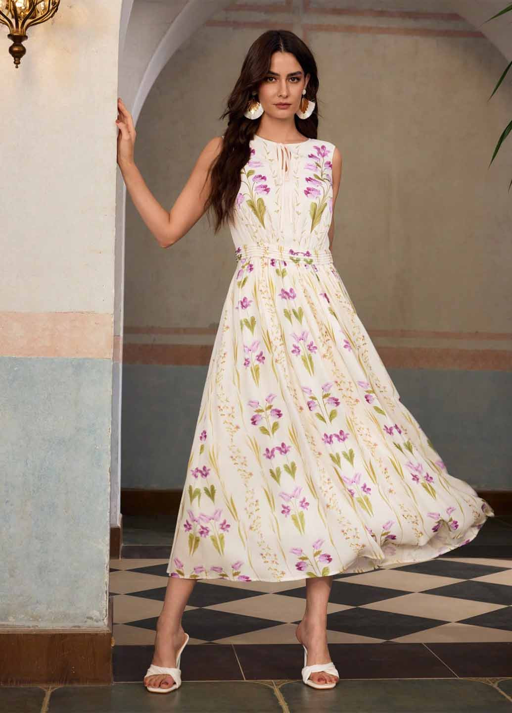 Светло-бежевое кэжуал платье клеш SHEIN с цветочным принтом