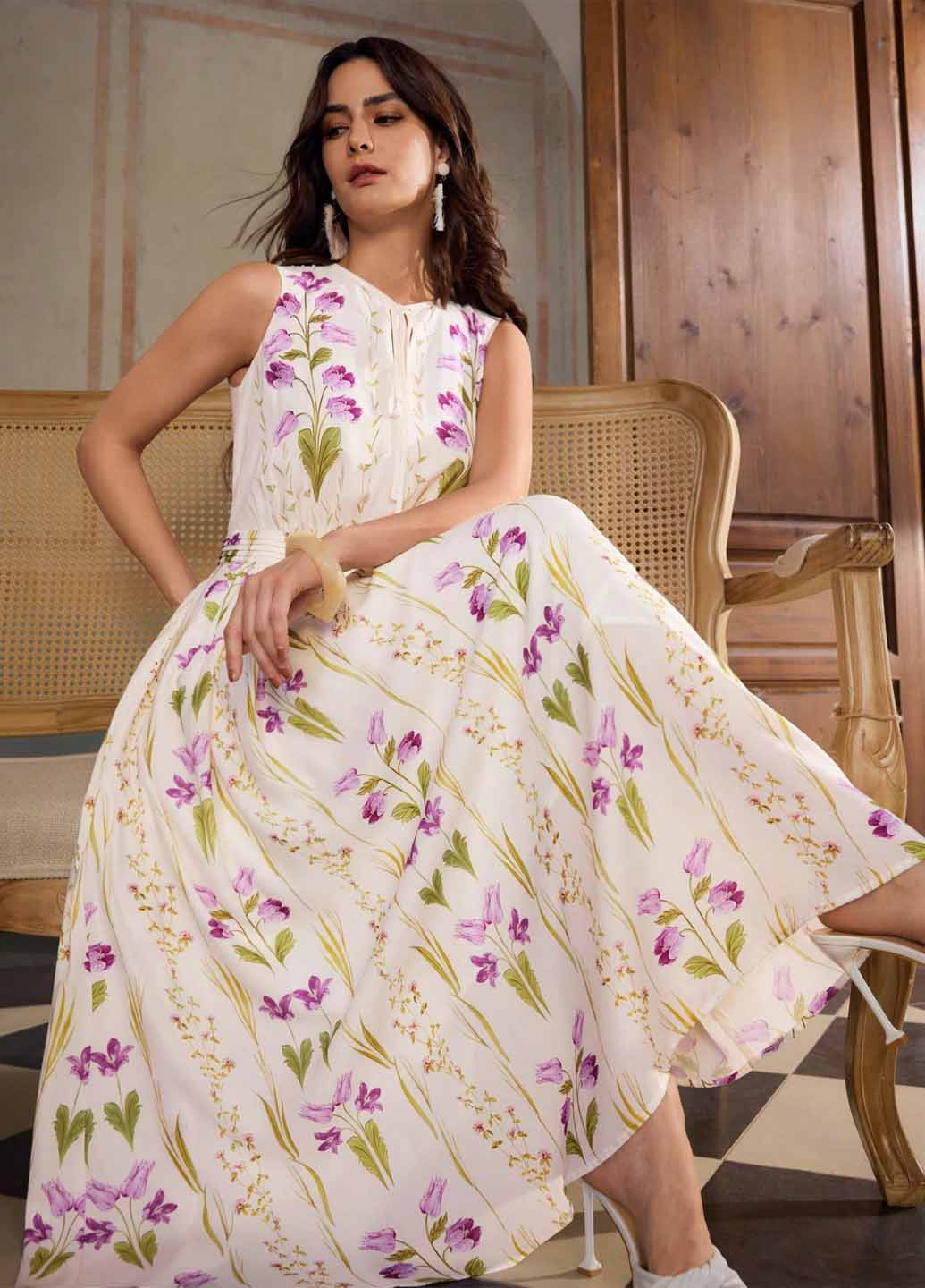 Светло-бежевое кэжуал платье клеш SHEIN с цветочным принтом