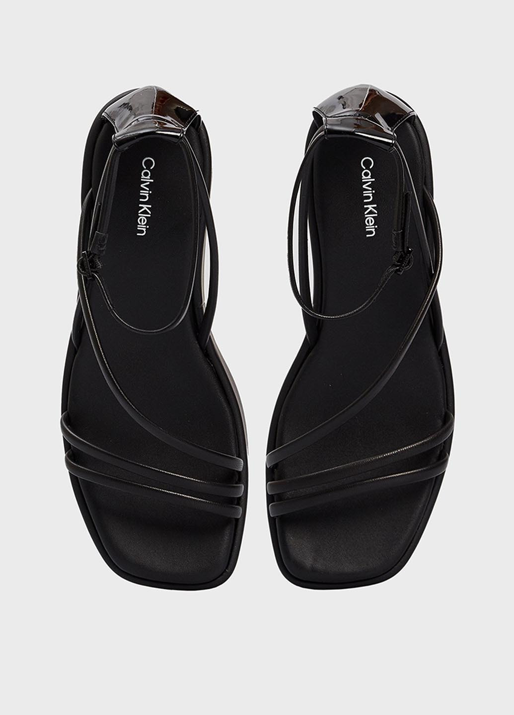 Черные босоножки Calvin Klein с ремешком лаковые