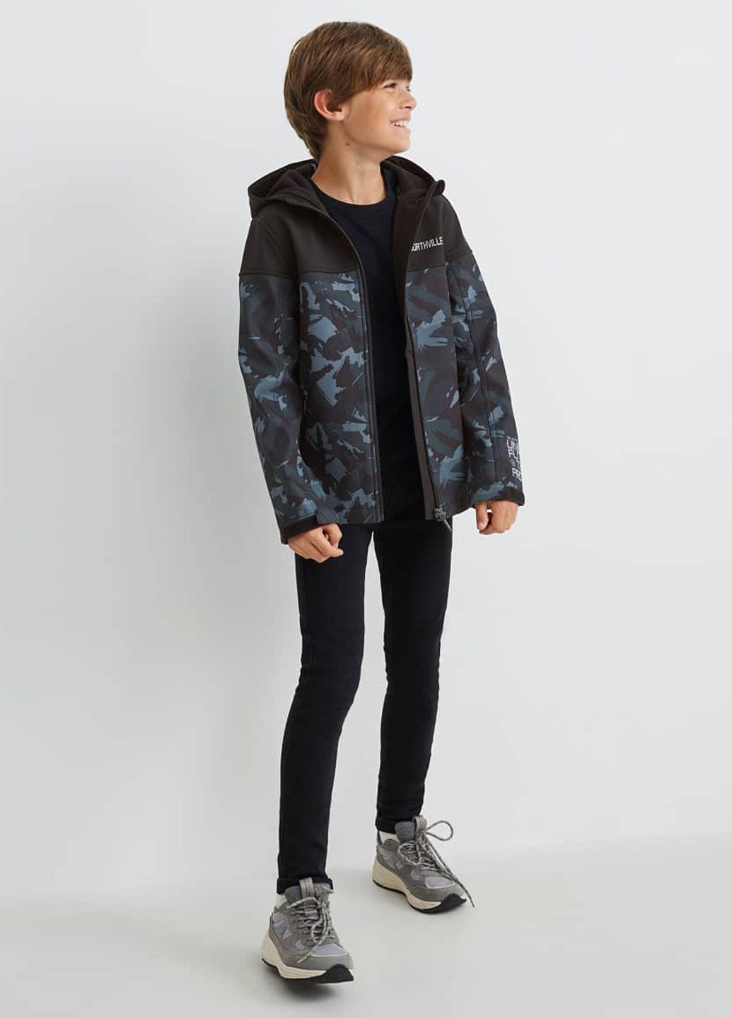 Черная демисезонная куртка C&A