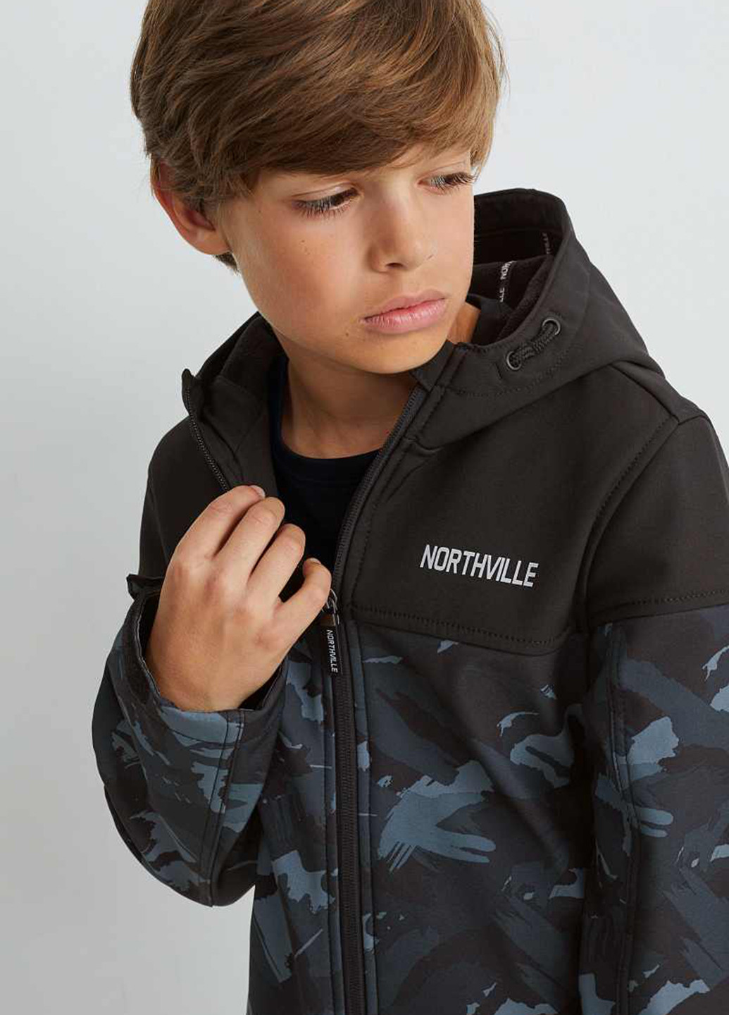 Черная демисезонная куртка C&A