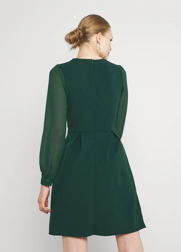 Зеленое платье Wal G.