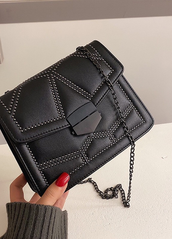 Женская классическая сумочка через плечо кросс-боди на цепочке с заклепками черная NoName (251204299)
