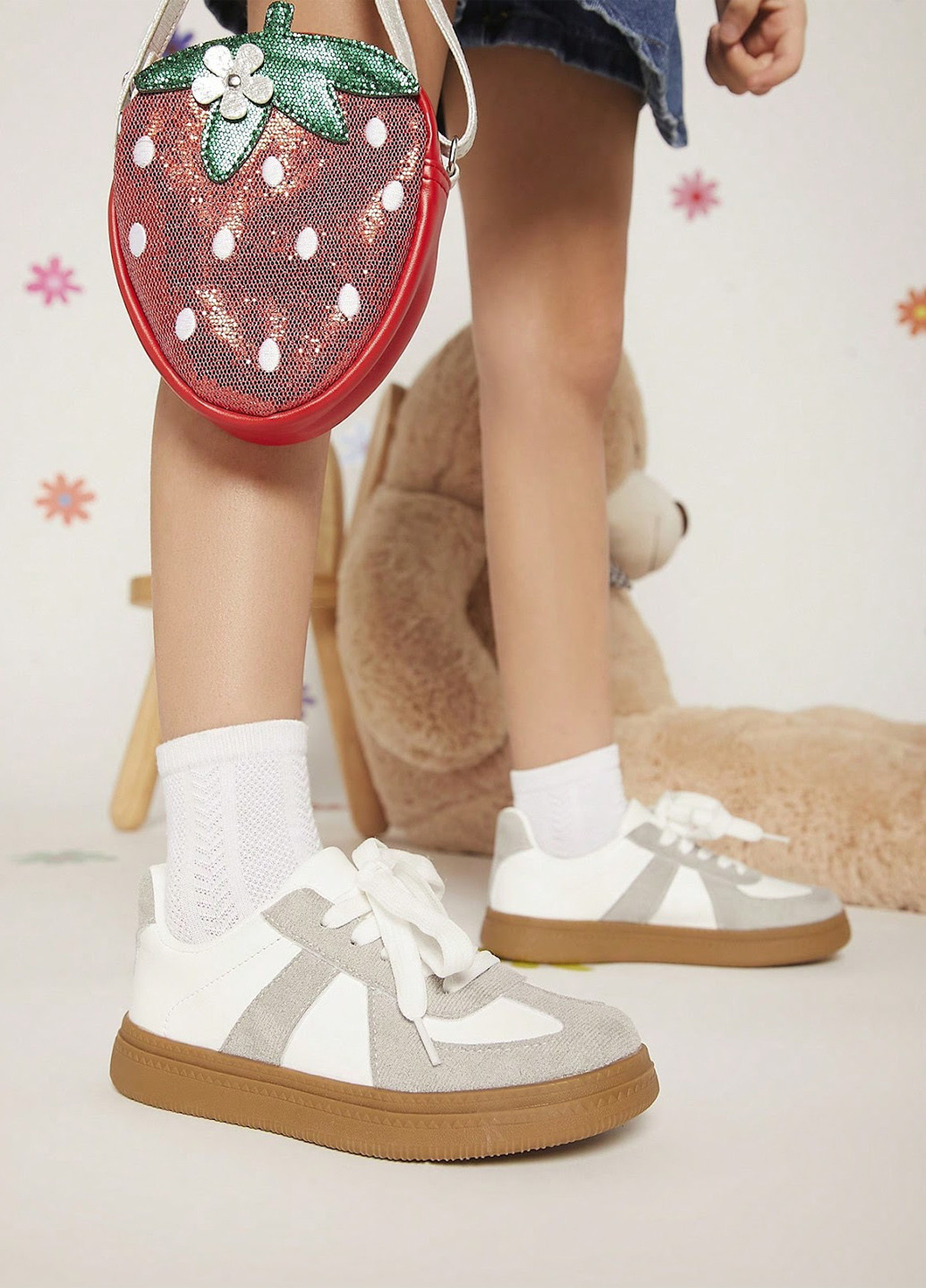 Цветные демисезонные кроссовки SHEIN