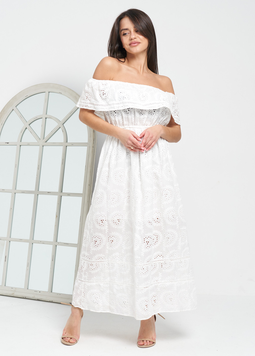 Белое кэжуал платье с открытыми плечами, клеш Remix однотонное
