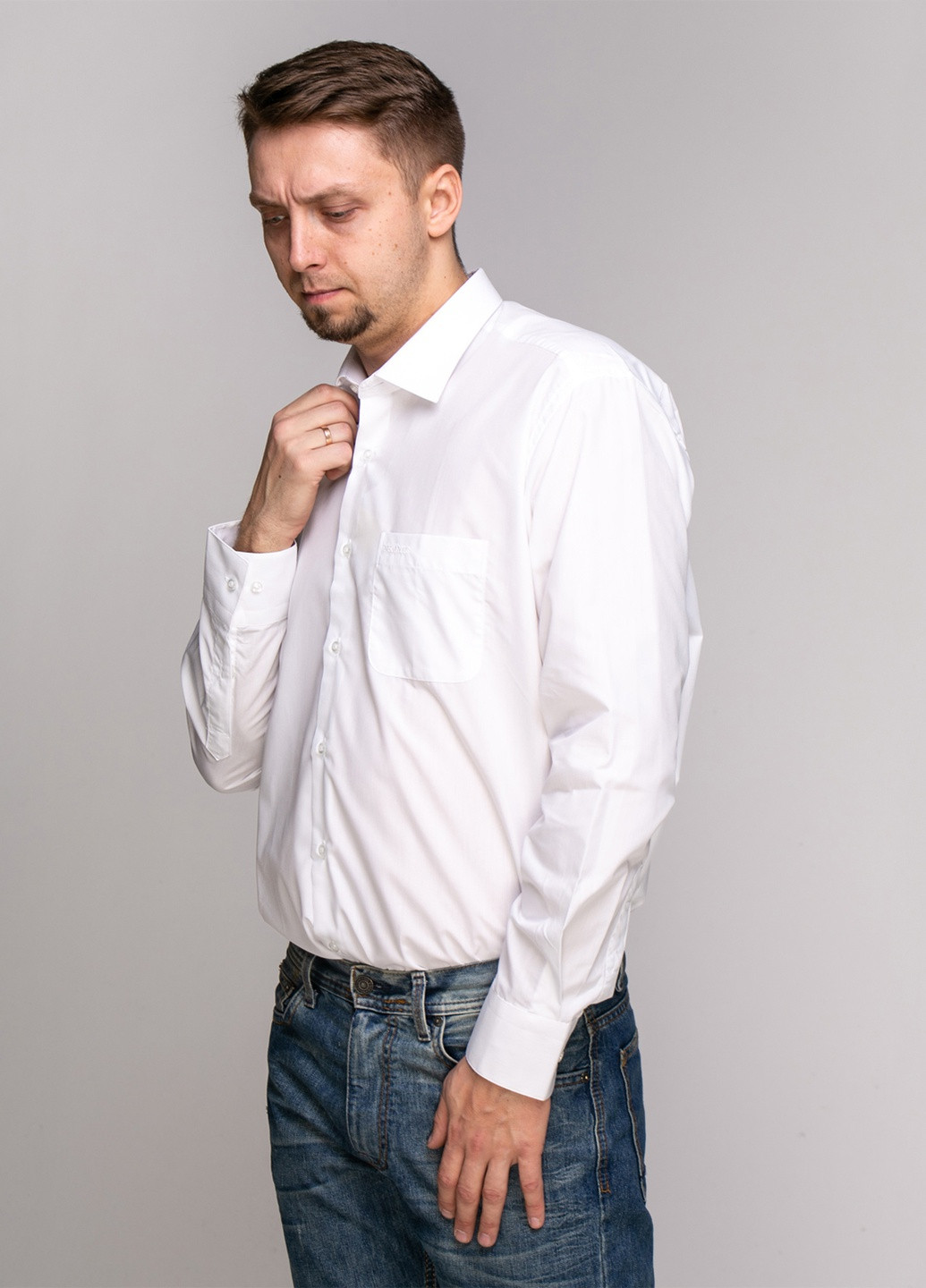 Белая кэжуал рубашка однотонная Brianze