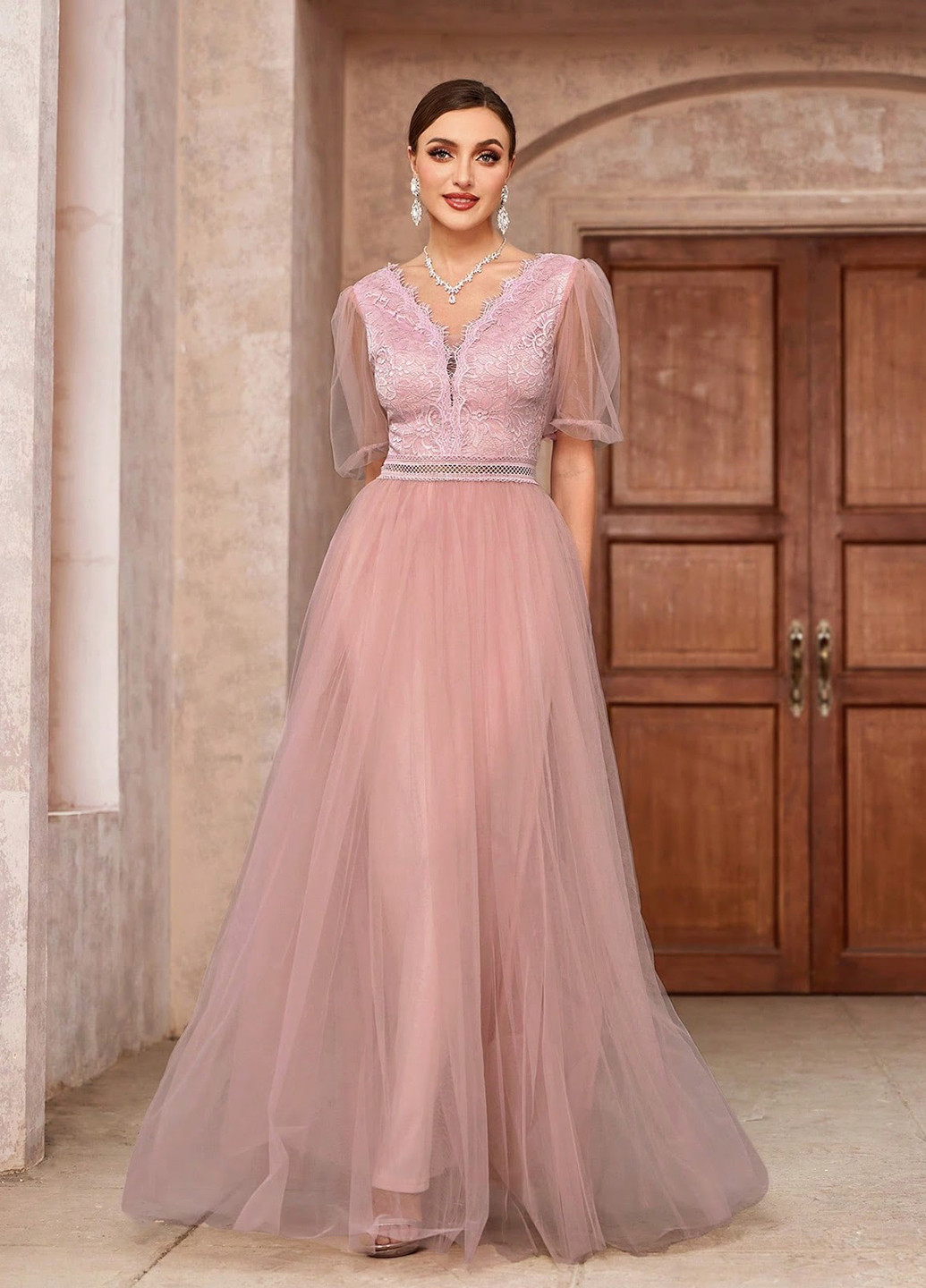 Светло-розовое вечернее платье с пышной юбкой SHEIN однотонное