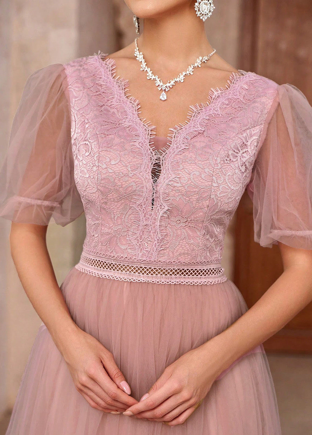 Светло-розовое вечернее платье с пышной юбкой SHEIN однотонное