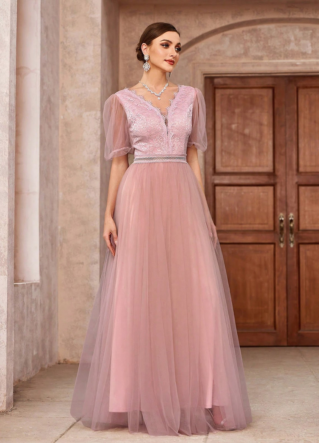 Светло-розовое вечернее платье с пышной юбкой SHEIN однотонное