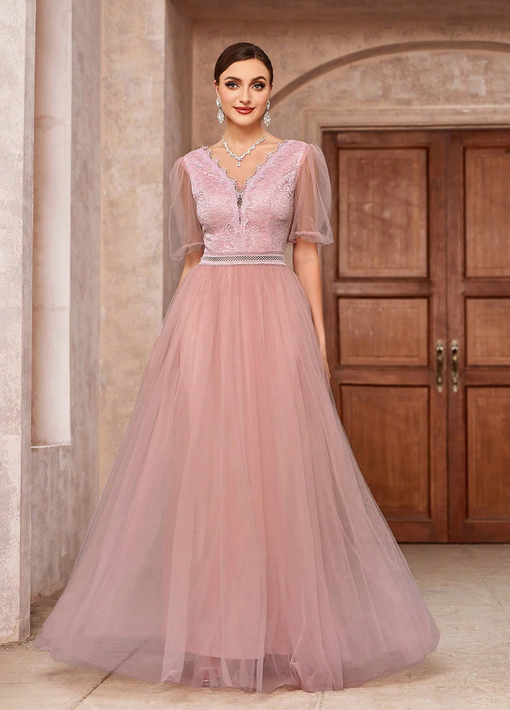 Светло-розовое вечернее платье с пышной юбкой SHEIN однотонное