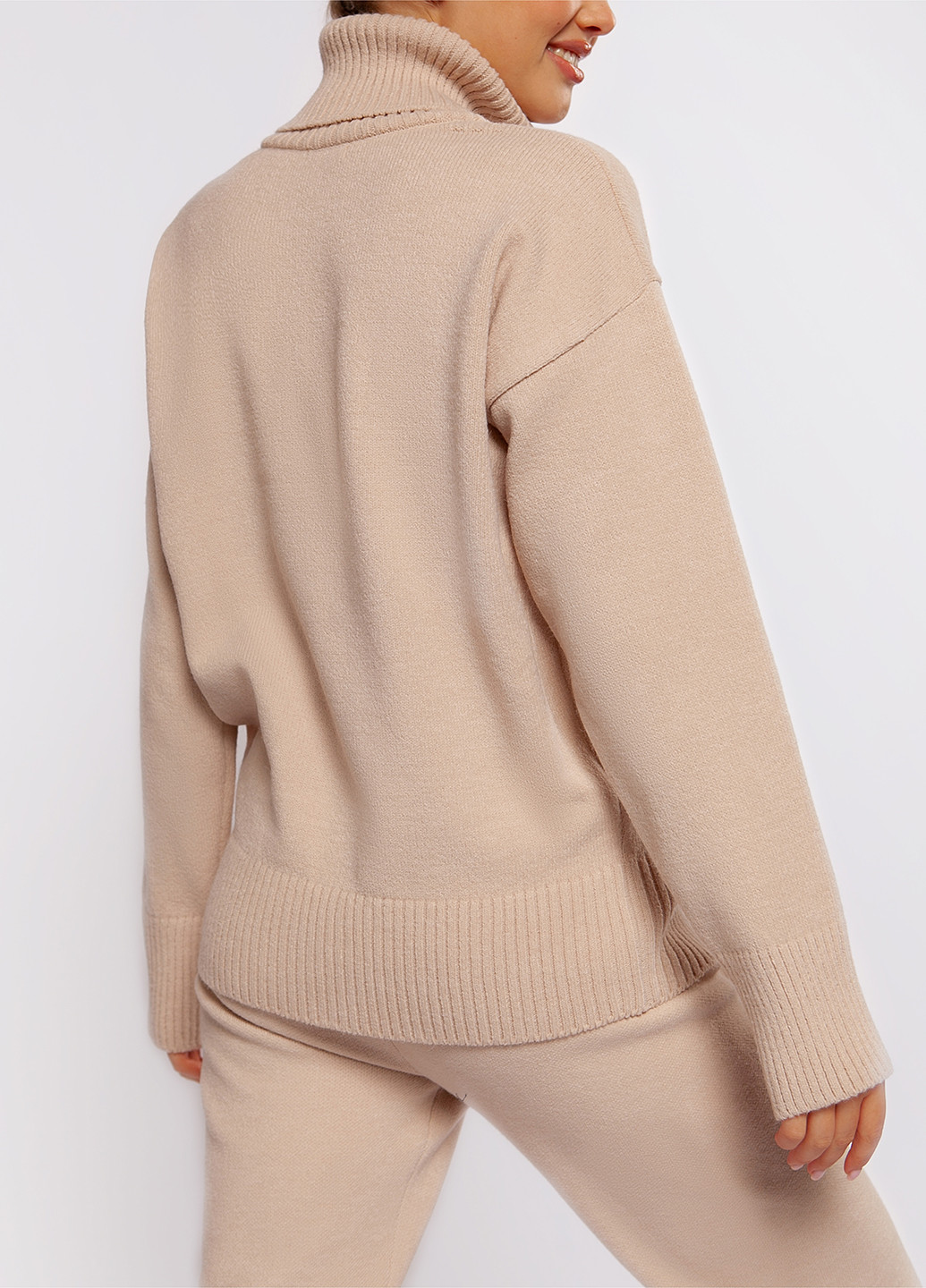 Светло-бежевый зимний свитер Sewel