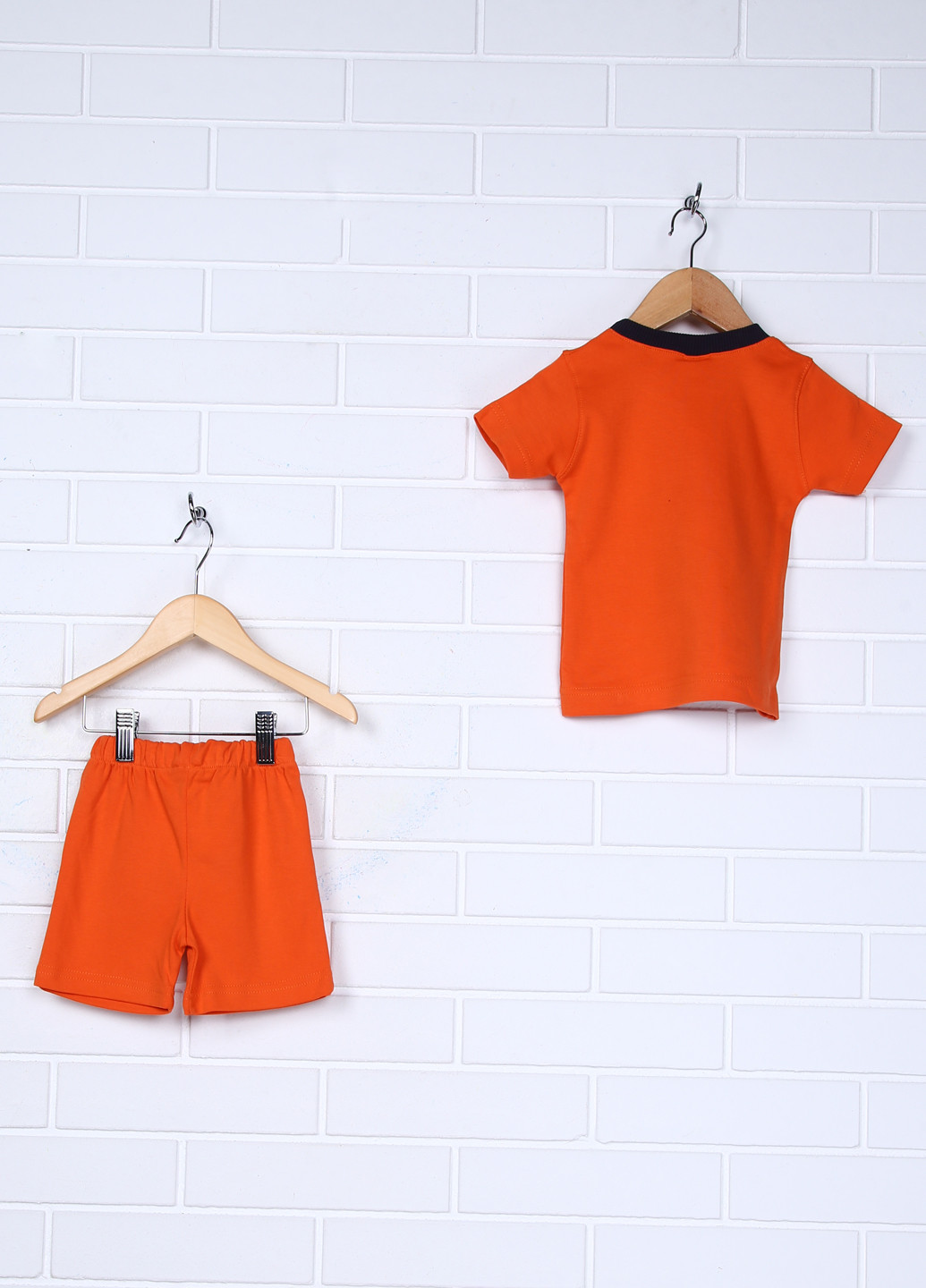 Оранжевый летний комплект (футболка, шорты) Zvezda Kids