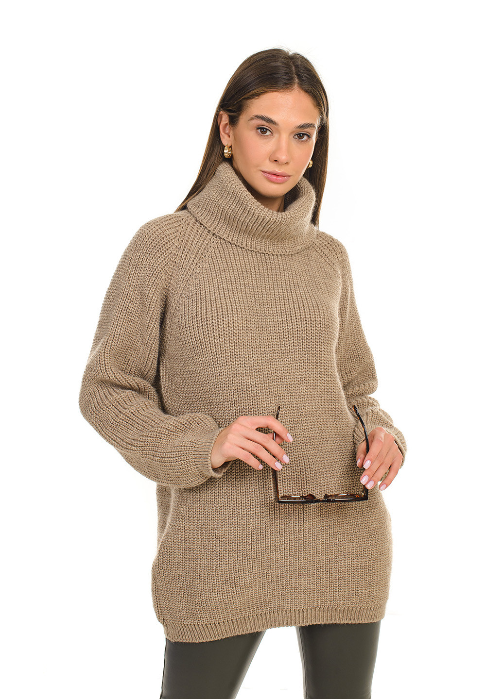 Кофейный теплый свитер крупной вязки светлая пудра SVTR
