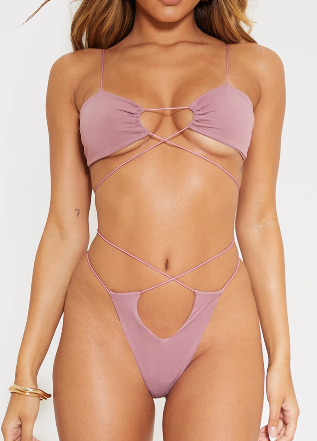 Пудровые купальные трусики однотонные PrettyLittleThing