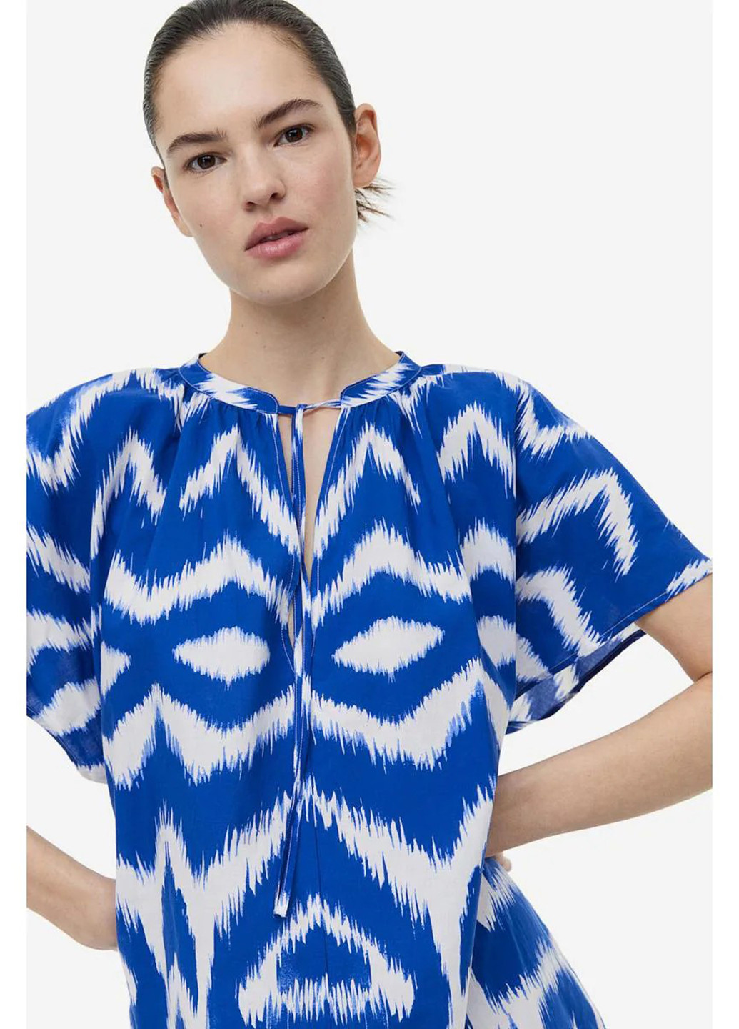 Синее кэжуал платье рубашка H&M с абстрактным узором