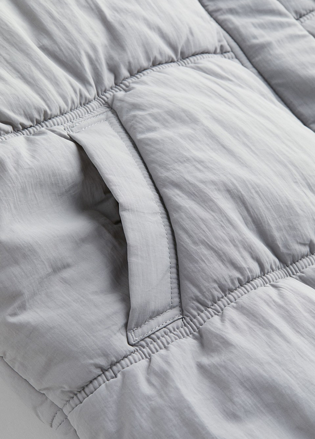 Светло-серая зимняя куртка H&M