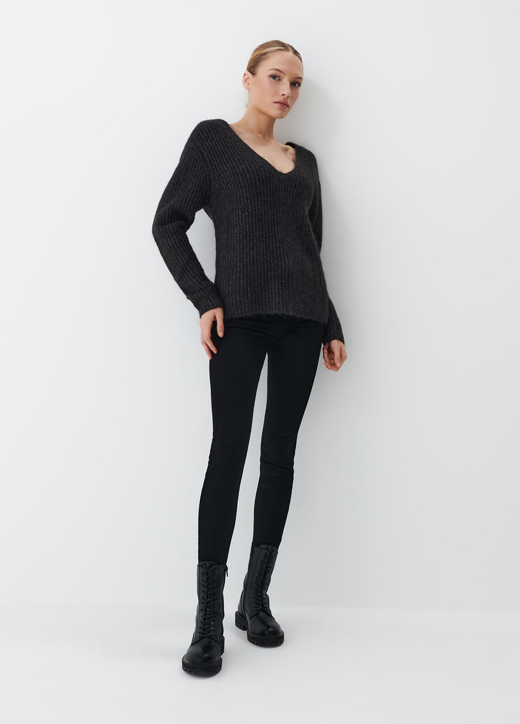 Чорний демісезонний пуловер пуловер Mohito
