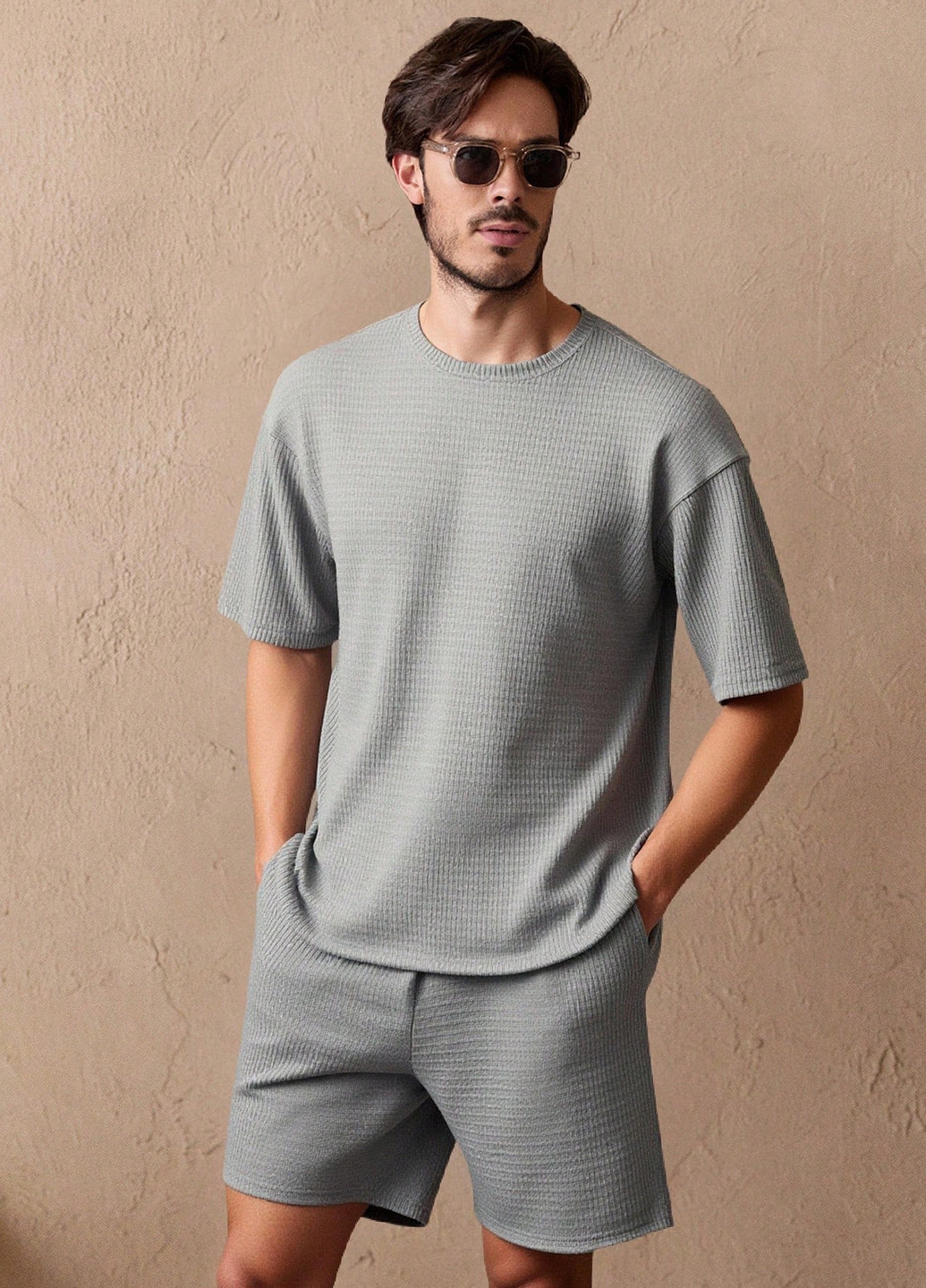 Серый летний костюм (футболка, шорты) с шортами SHEIN