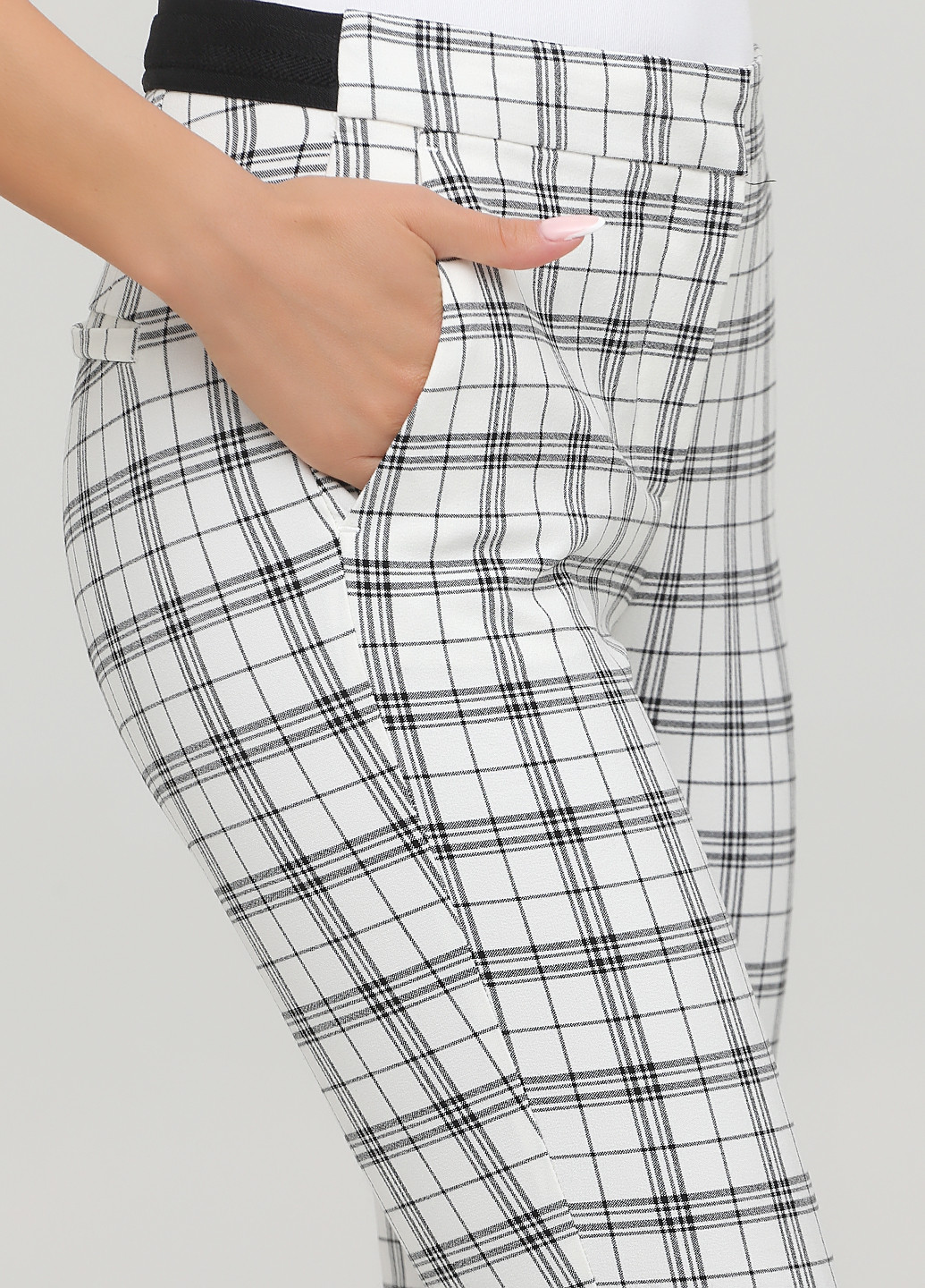 Черно-белые кэжуал демисезонные укороченные, зауженные брюки Zara