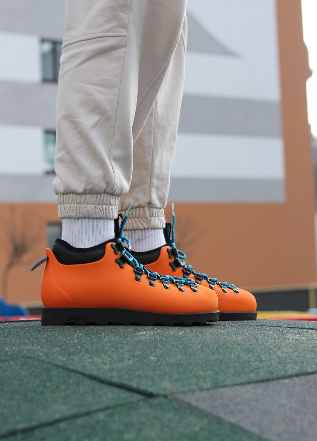 Оранжевые зимние ботинки Native