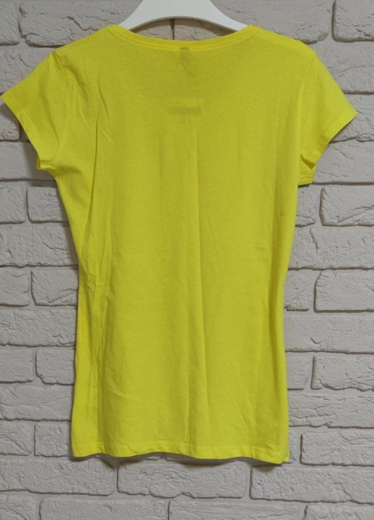 Желтая летняя футболка Sinsay